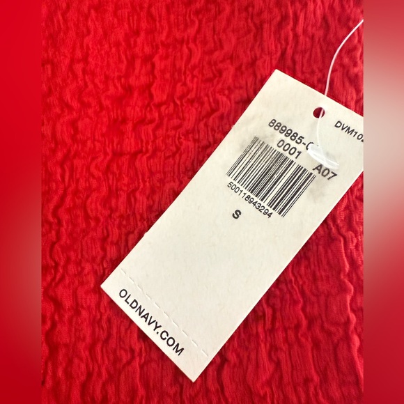 NWT Old Navy Red Textured Sleeveless Tank Top - Size S - Picture 2 of 4